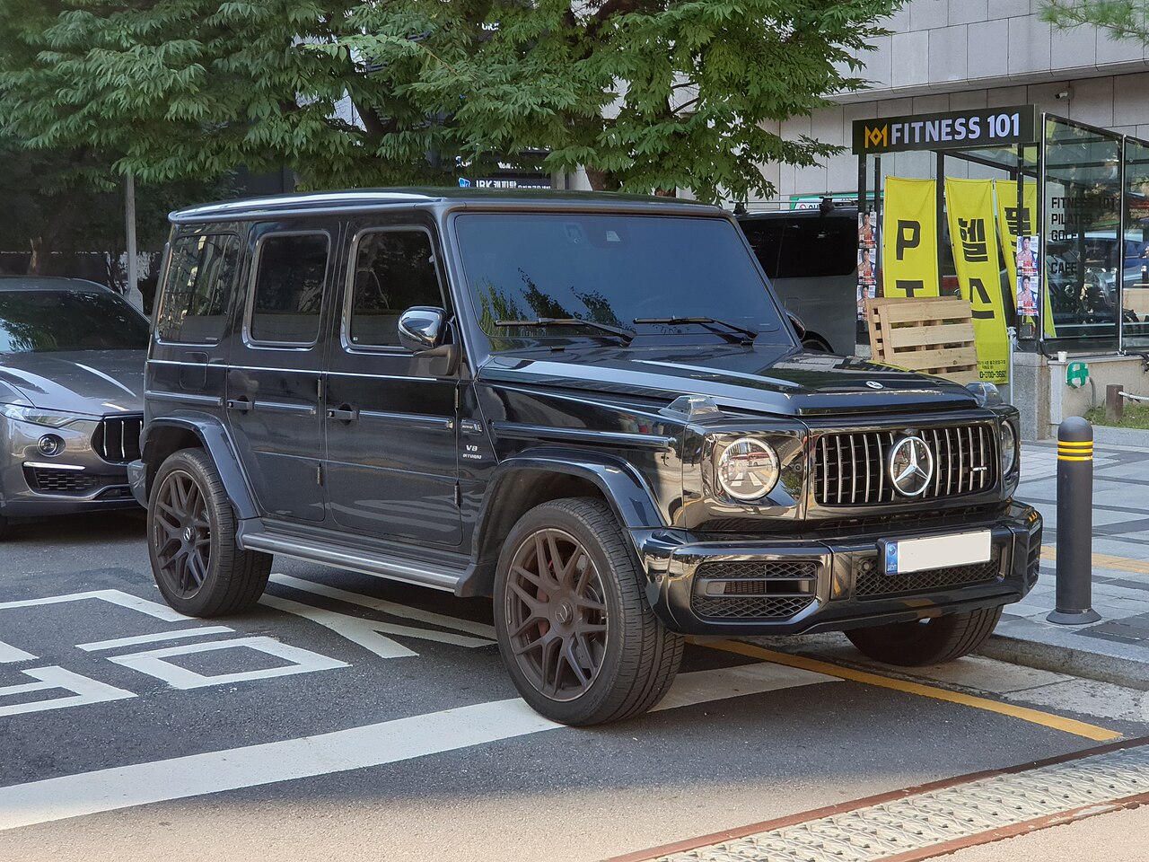 국내에서 포착된 옵시디언 블랙 색상의 메르세데스-AMG G63