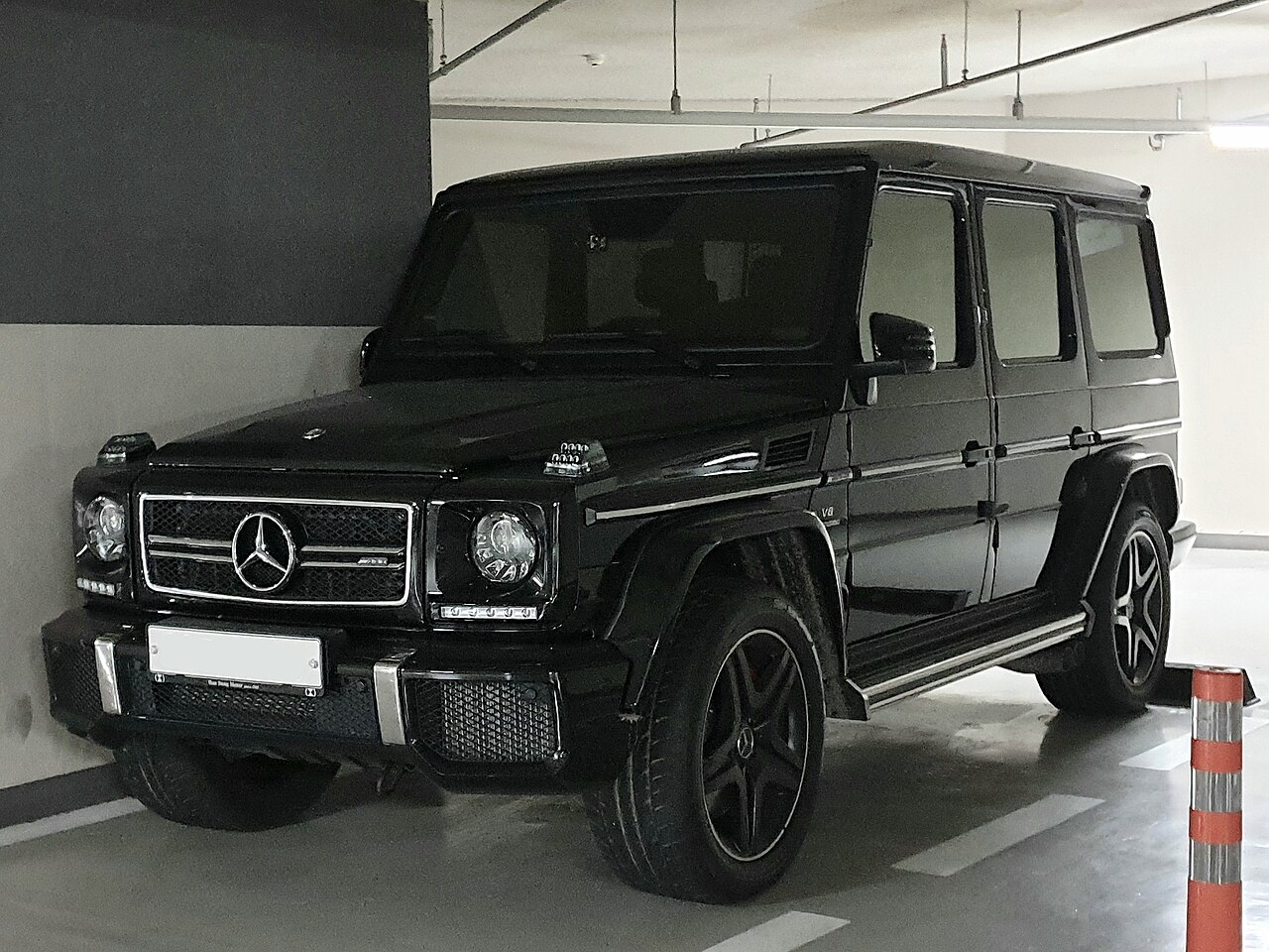 국내에서 포착된 벤츠 G63 AMG 블랙 컬러 측면 모습
