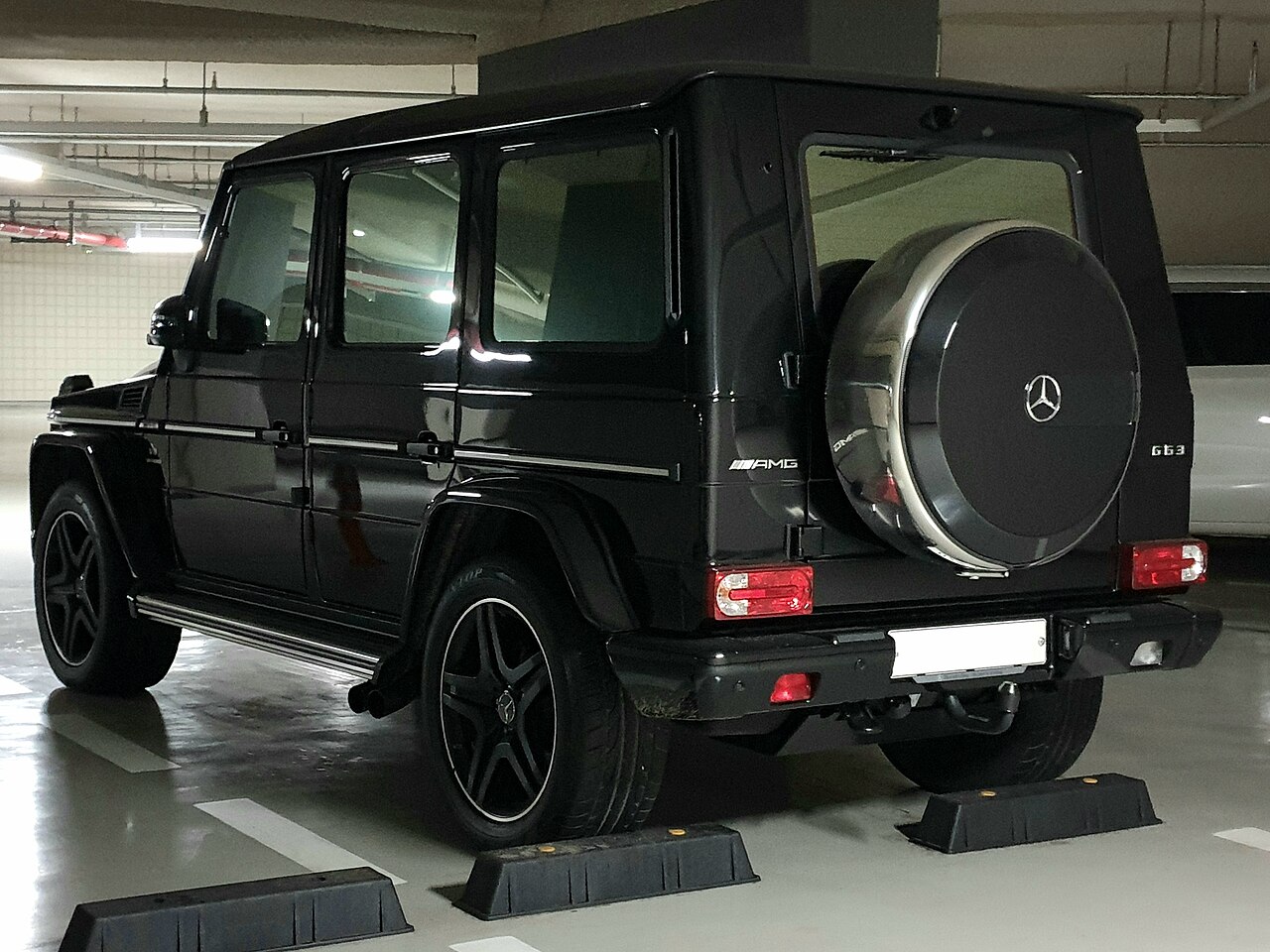 국내 도로에서 촬영된 벤츠 G63 AMG 전면부 모습