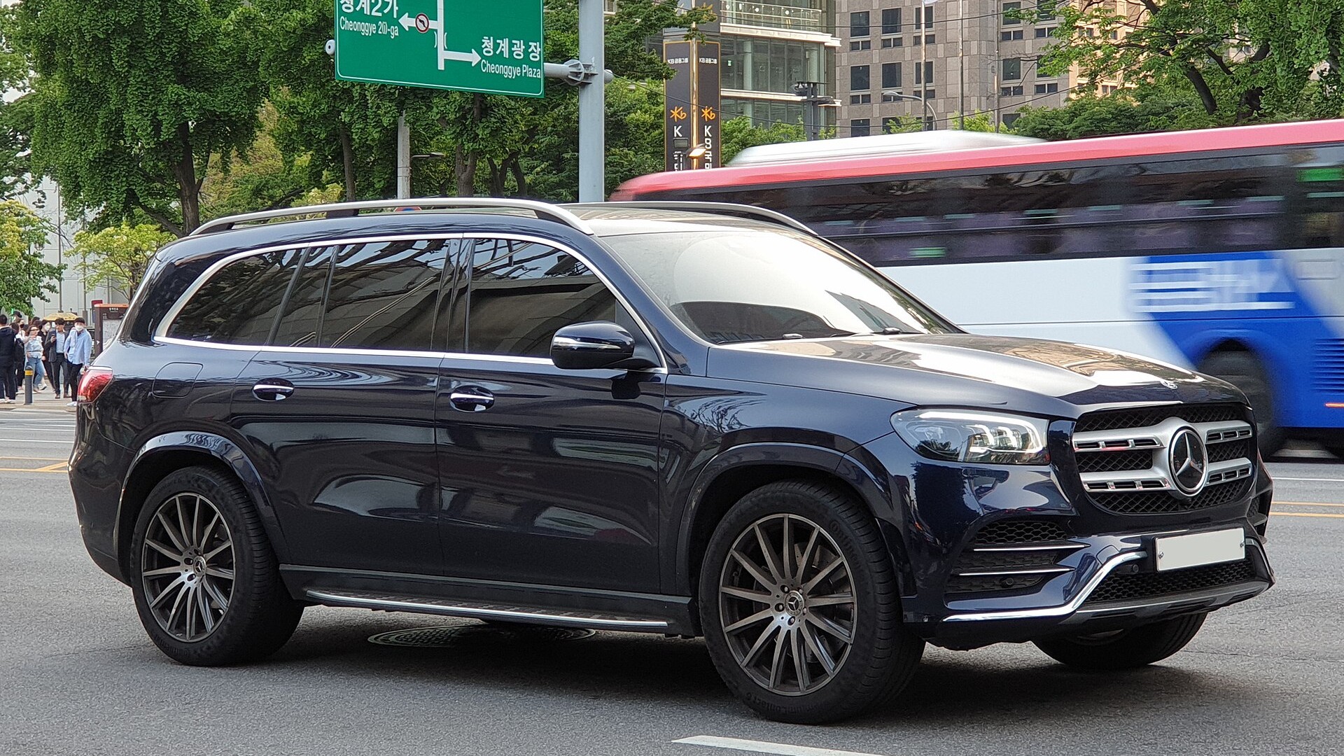 한국에서 운행 중인 벤츠 GLS 대형 SUV