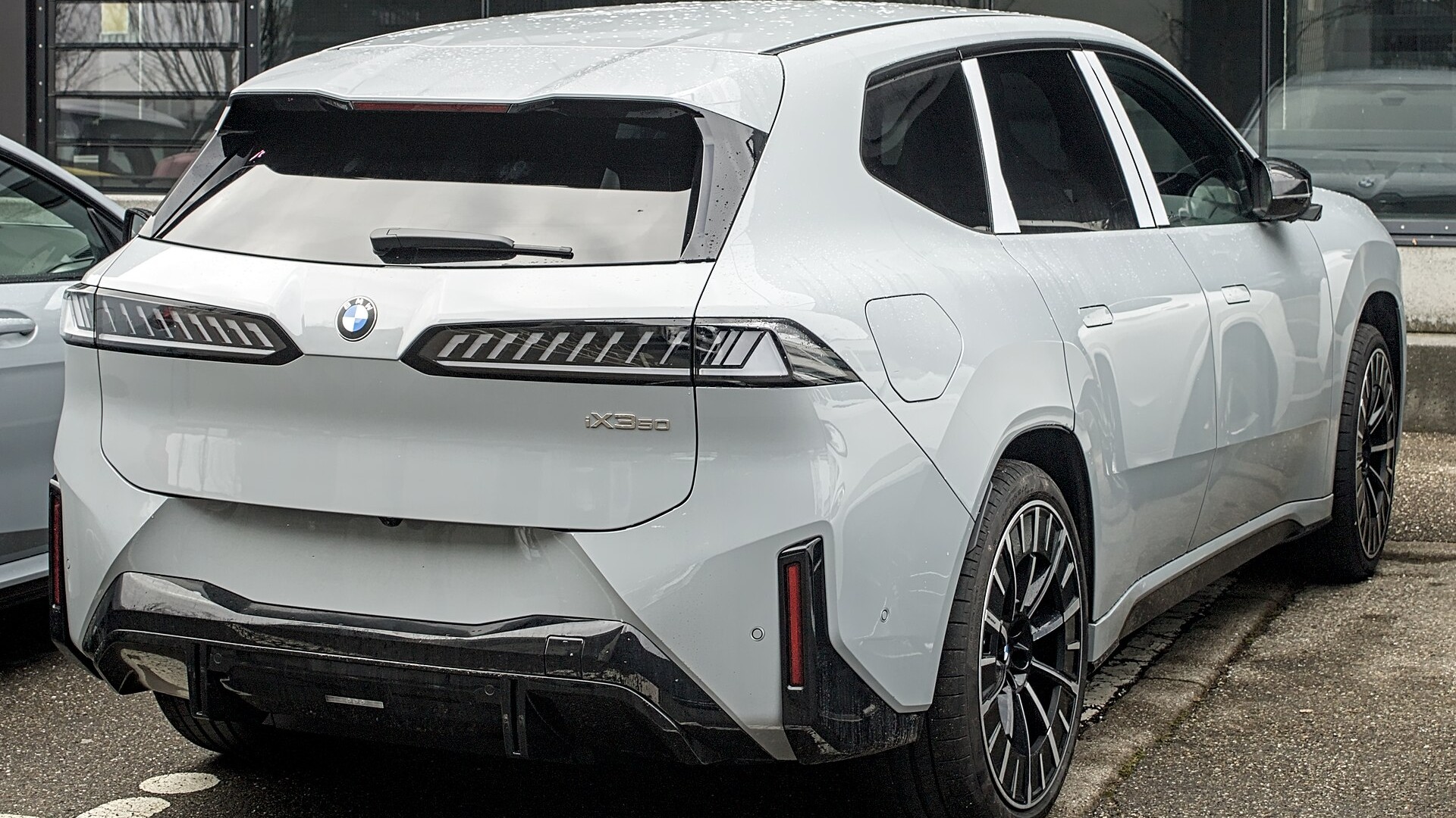 BMW iX3 전기 SUV, 벤츠 GLC 볼보와 경쟁 구도