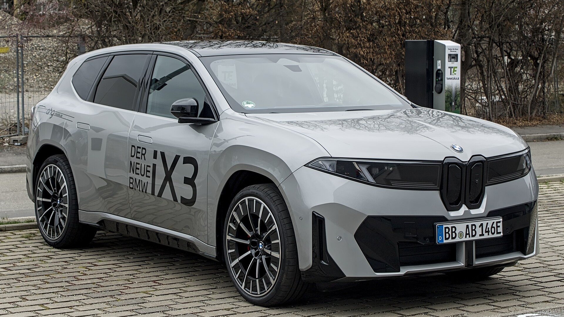 BMW iX3 측면 모습, 7990만원부터 시작하는 프리미엄 전기 SUV