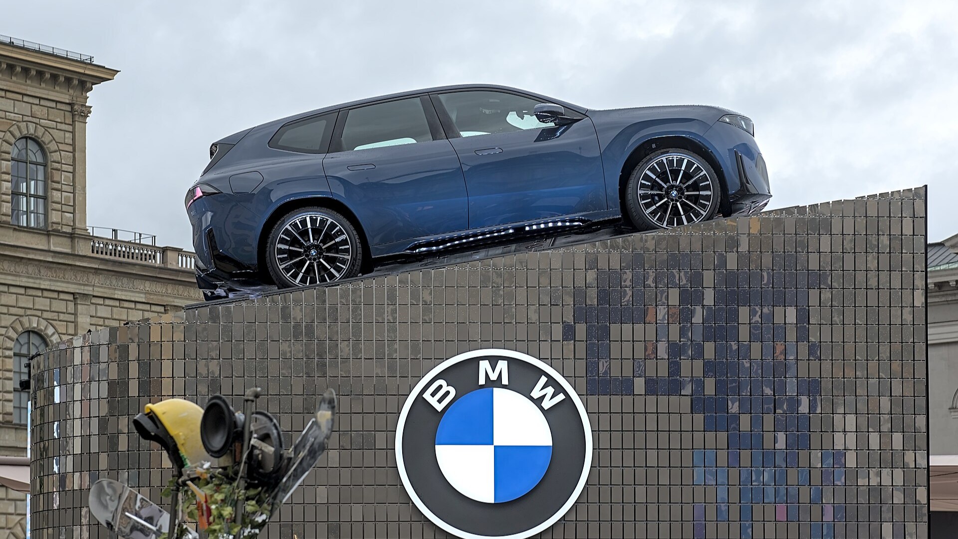 BMW iX3 후면부, IAA 뮌헨 모터쇼 전시 모습