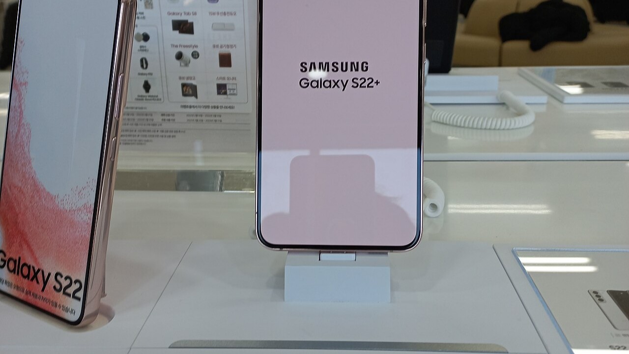 삼성 갤럭시 스마트폰 디스플레이와 디자인 참고 이미지