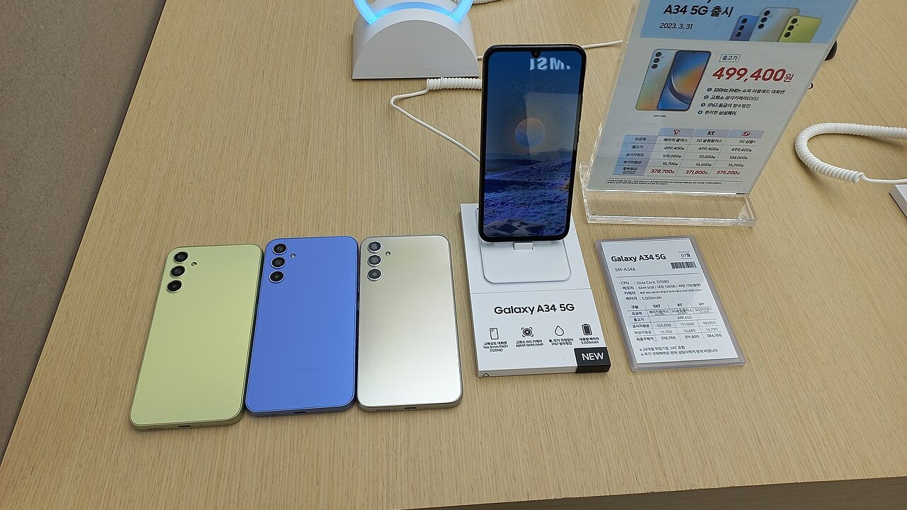 삼성 갤럭시 스마트폰 다양한 색상 모델 참고 이미지