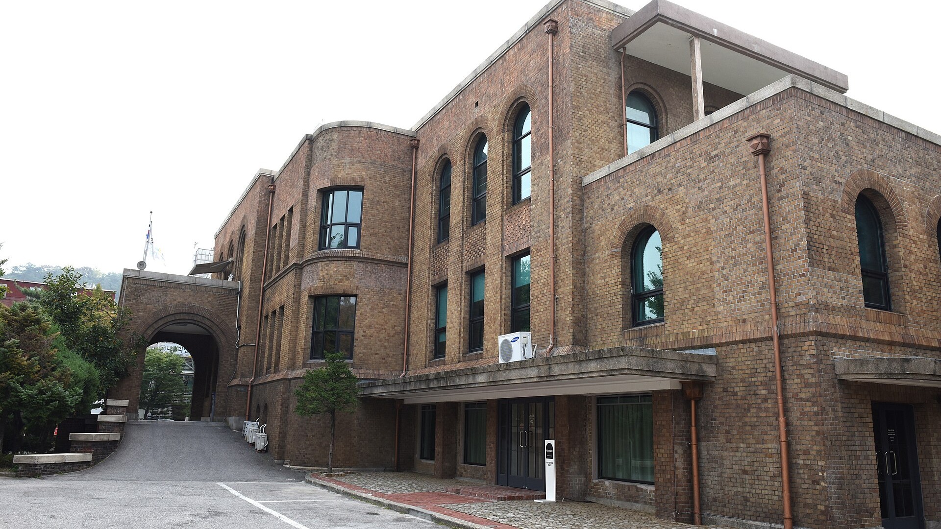 서울대학교 옛 본관 건물 전경