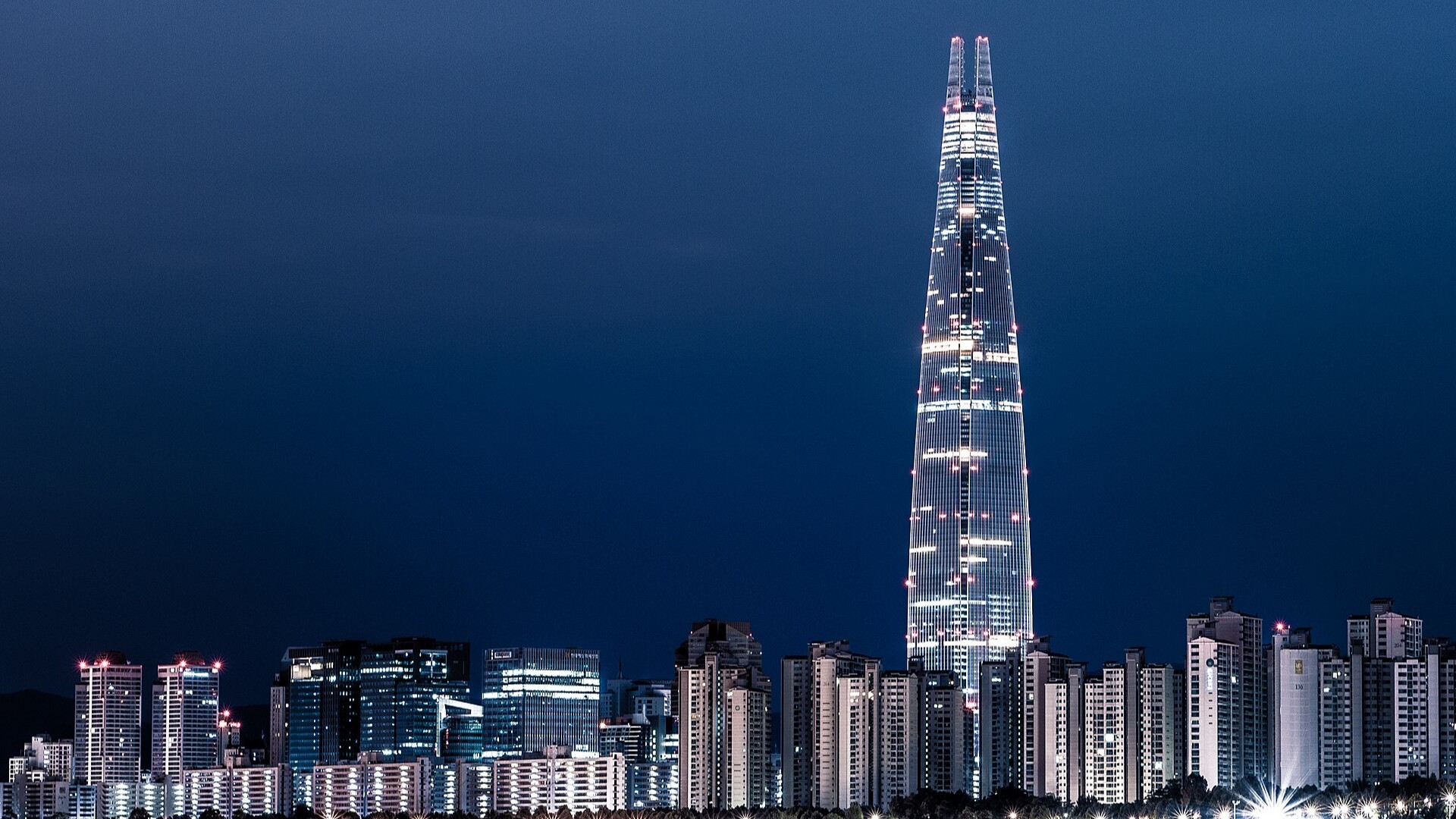 서울 도심 금융가를 담은 야경 스카이라인