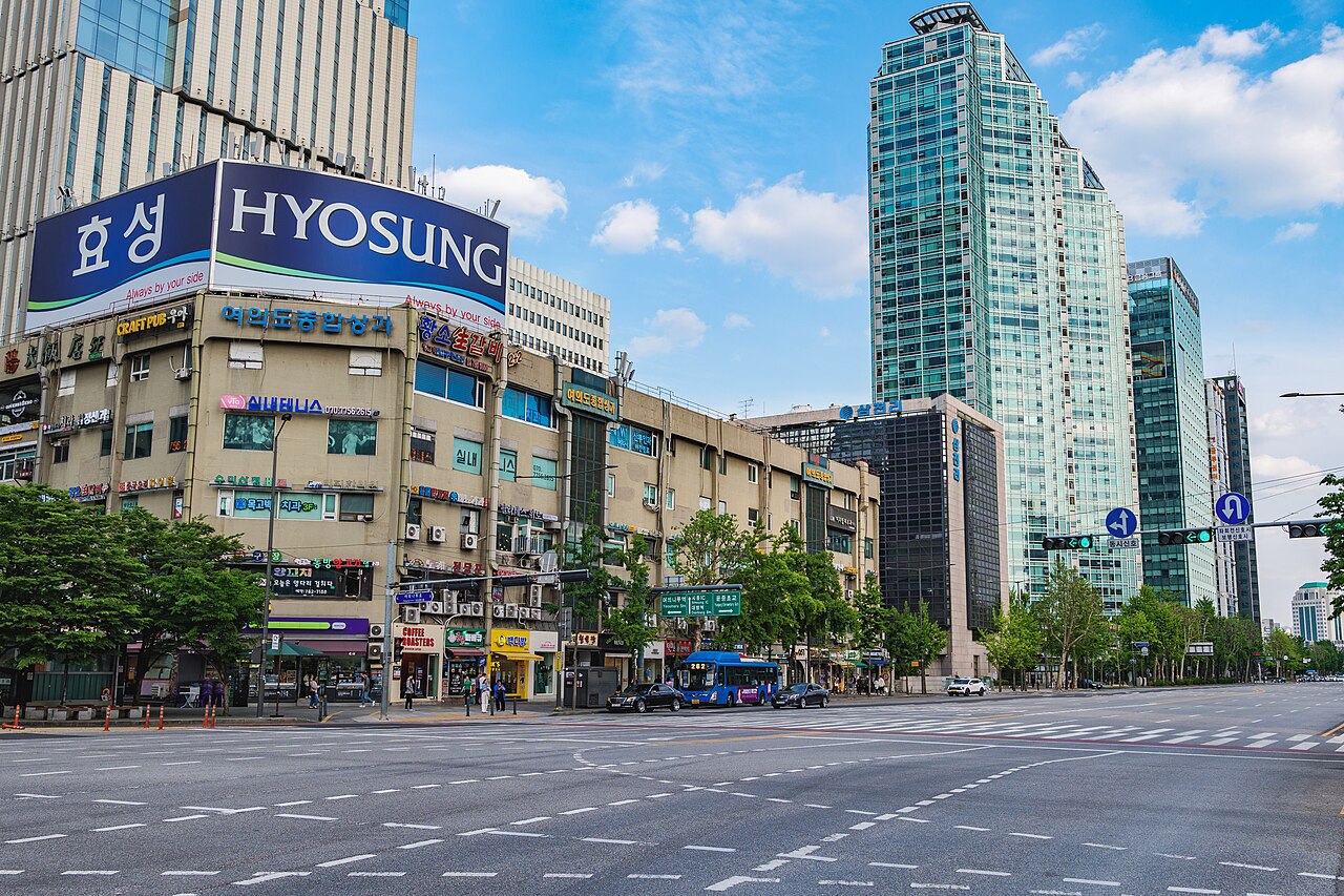 서울 의사당대로와 여의나루로가 만나는 교차로, 우회전 차량 모습