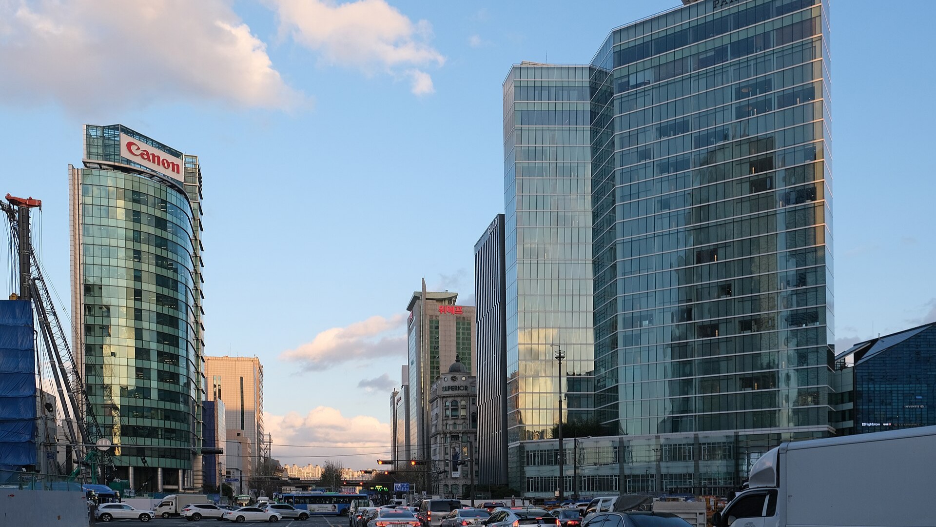 국내 스타트업과 IT 기업이 몰려 있는 강남 테헤란로 교차로