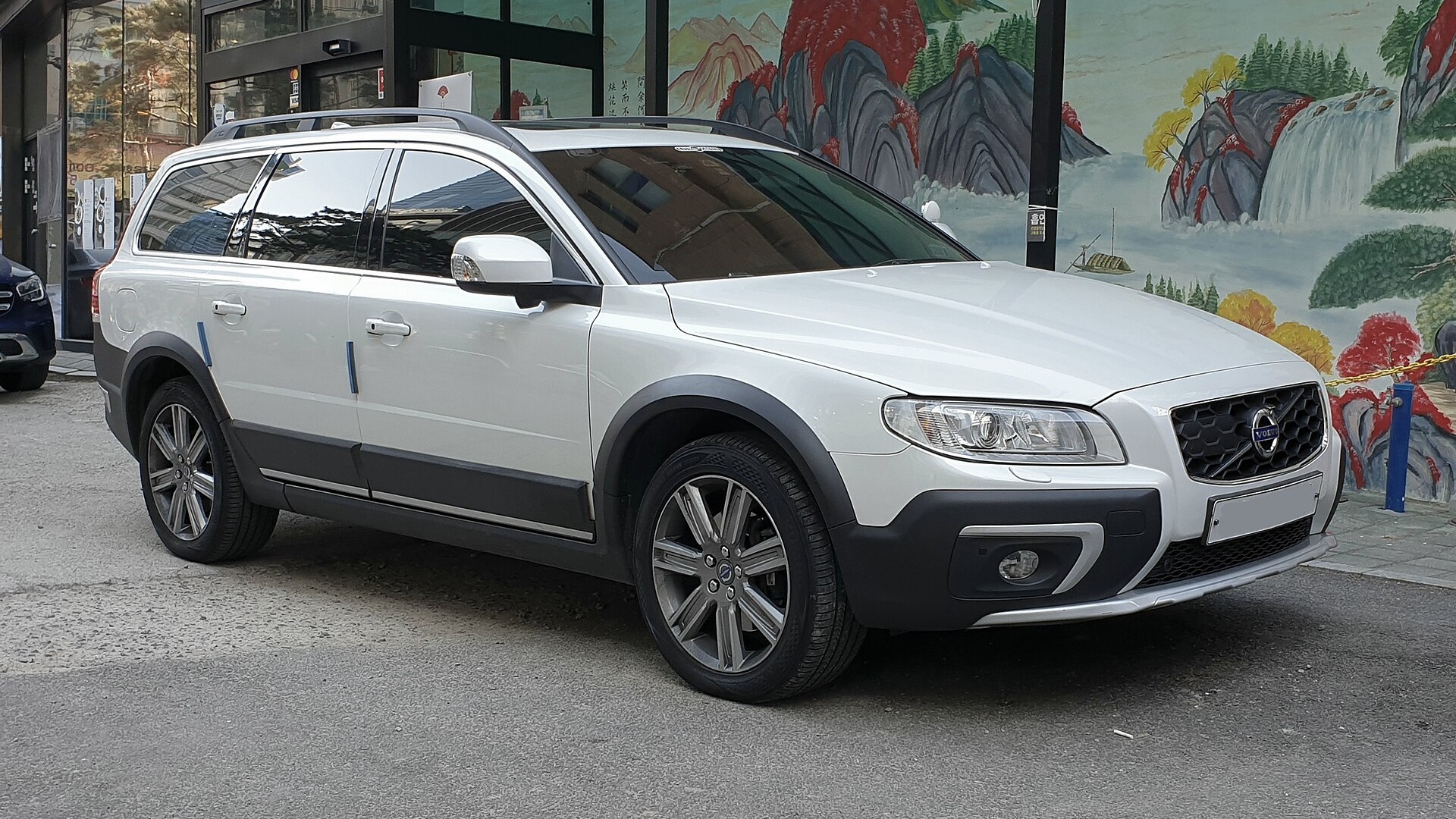 국내에 판매된 볼보 XC70, 볼보 SUV 라인업의 한 축