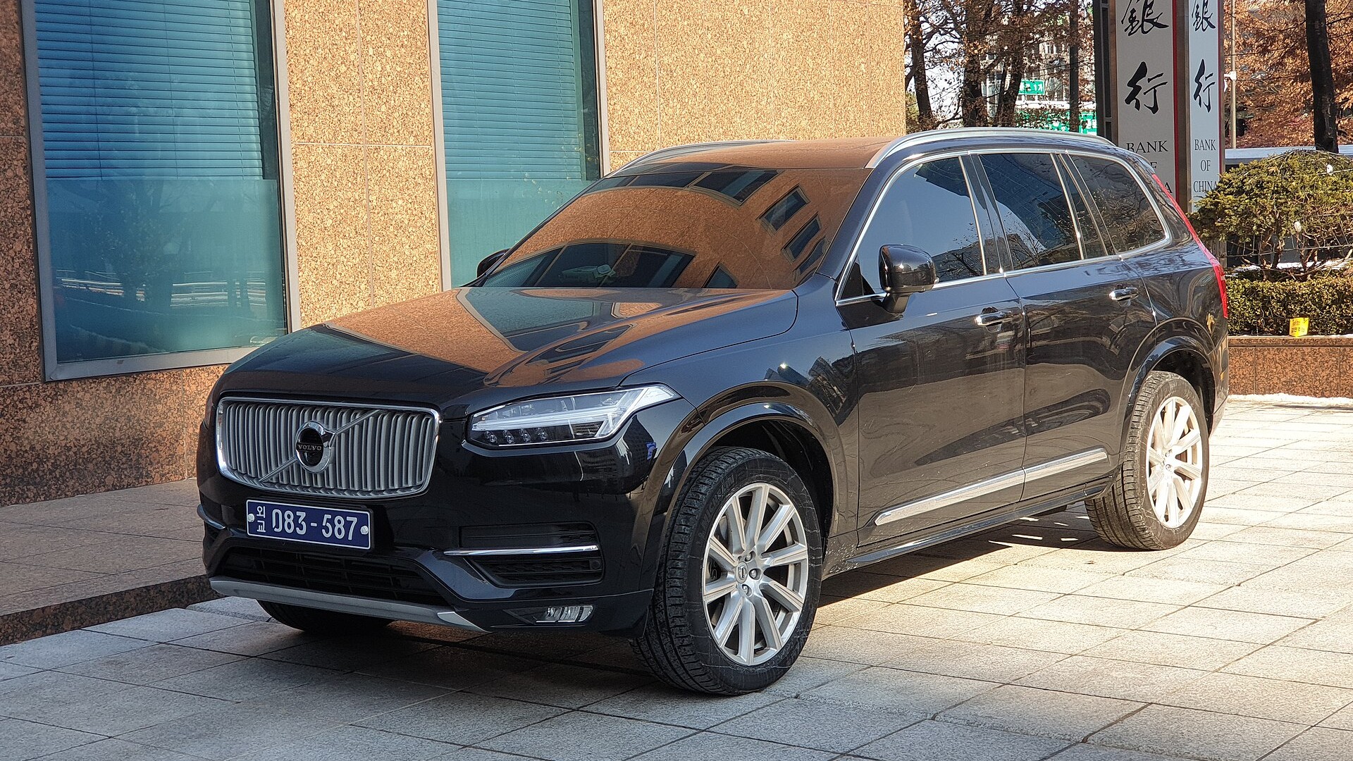 서울 도심에서 포착된 볼보 XC90, 국내에 진출한 볼보 프리미엄 SUV 라인업