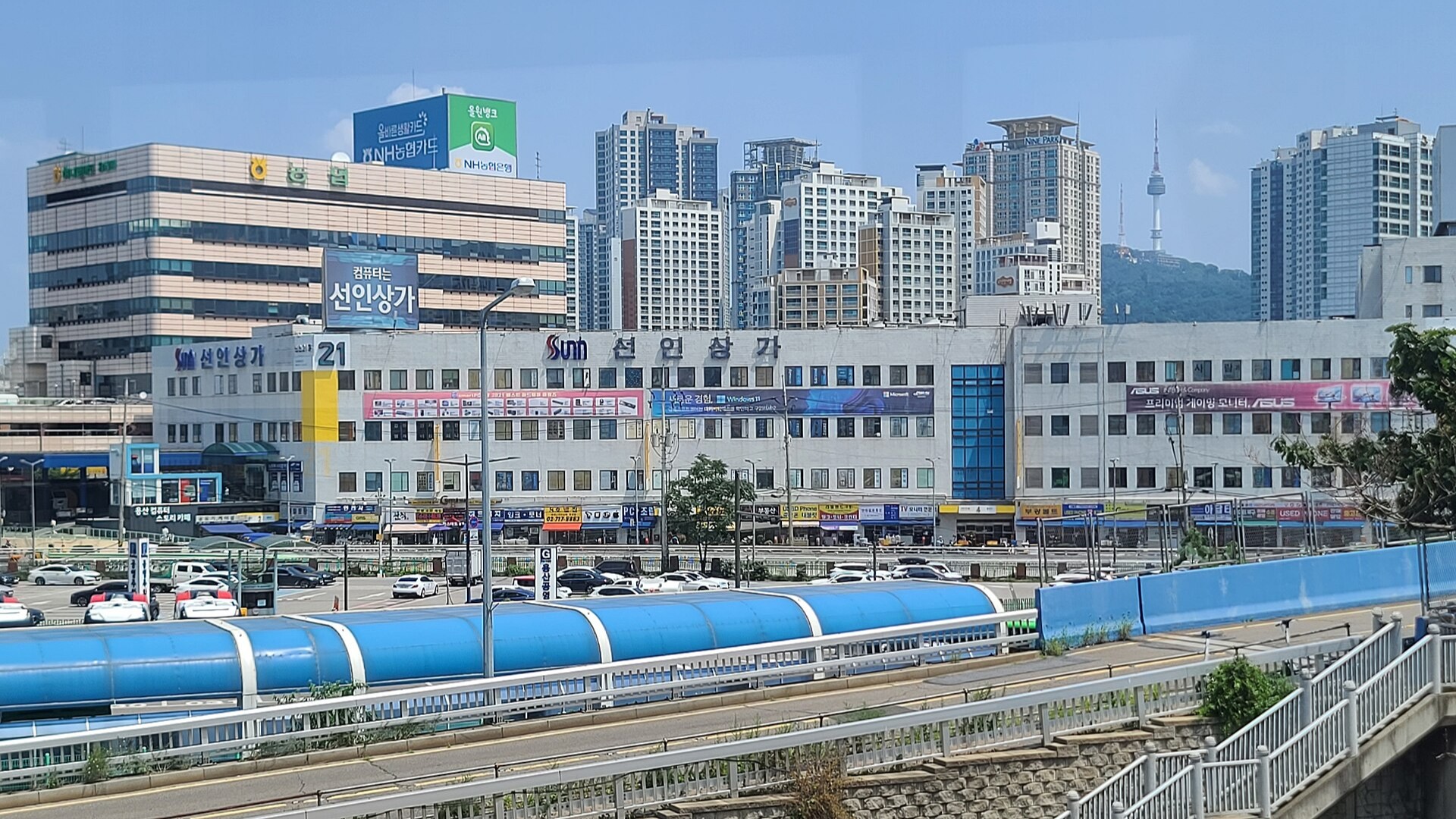 아이폰18 프로 판매점이 모여 있는 서울 용산전자상가 전경