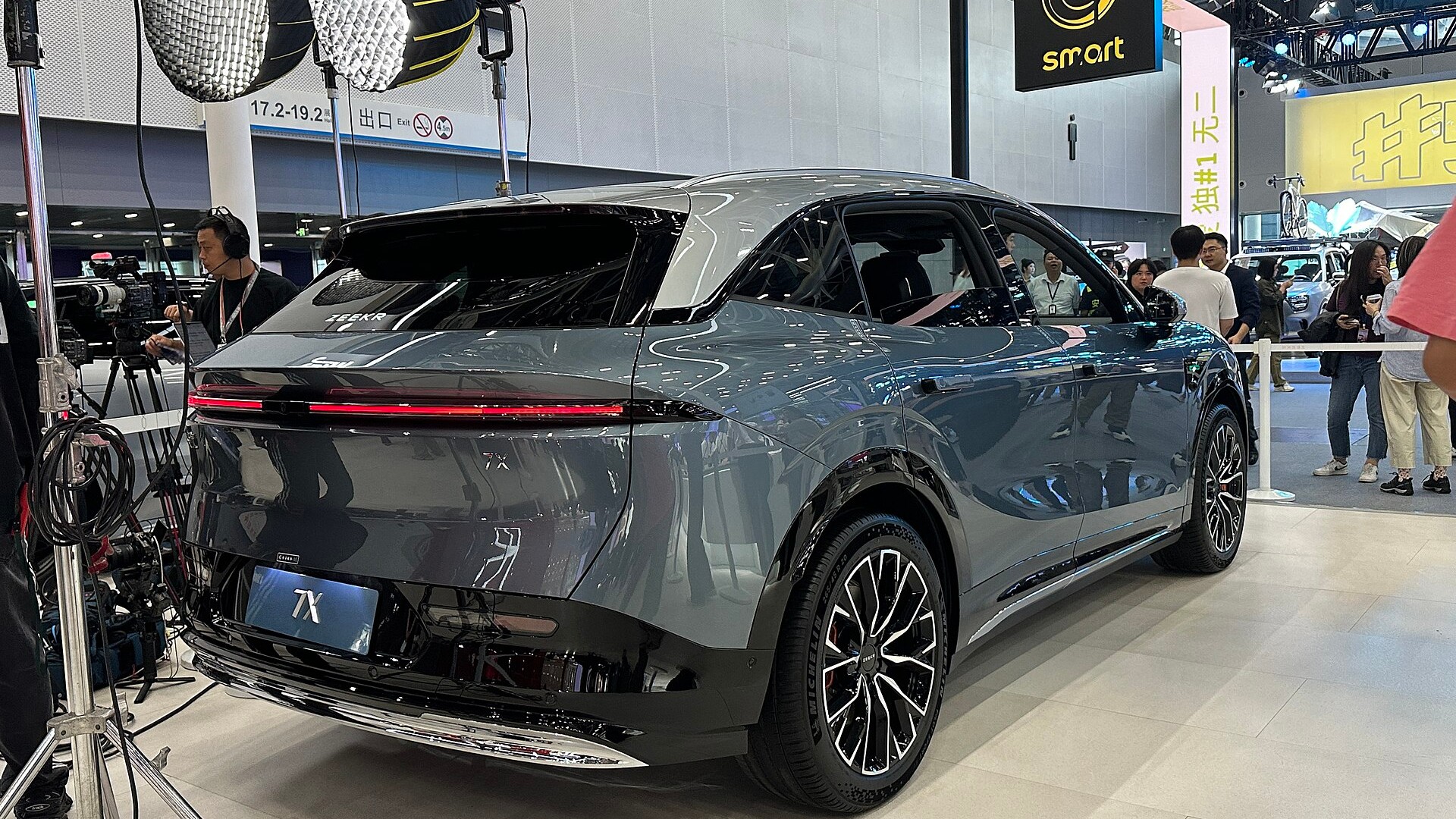 지커 7X 측면 라인, 800V 시스템 탑재한 중국산 전기 SUV